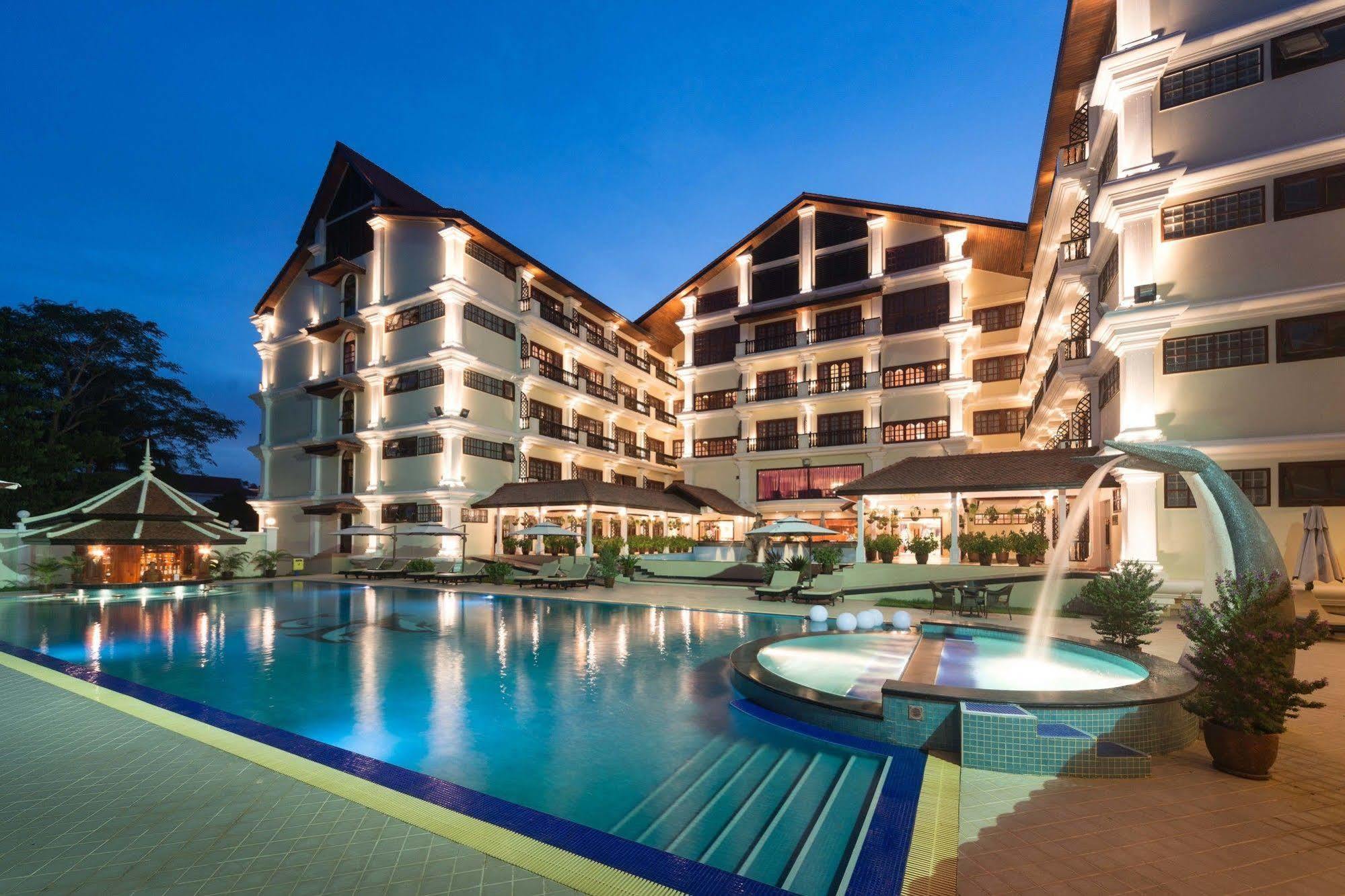 Regency Angkor Hotel Siem Reap Buitenkant foto